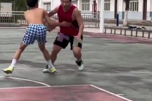 自损八千！这是真后仰跳投！